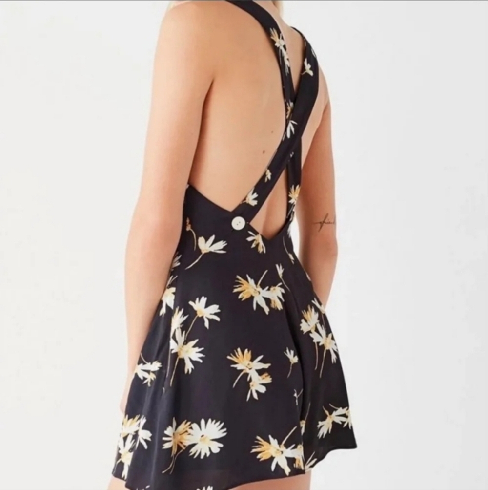Urban Outfitters black Motif flower romper - Picture 2 of 11